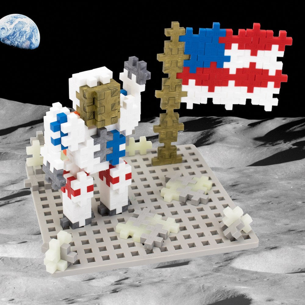 Plus-Plus Display Space/Moon Landing - view 3