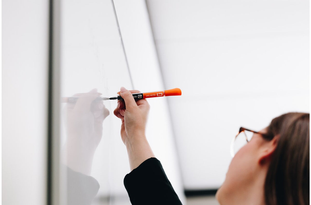 Quartet Slimline Magnetic Whiteboard Porcelain 1200 x 900mm - view 3
