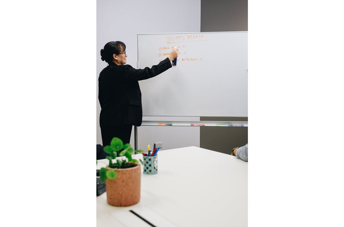 Quartet Slimline Magnetic Whiteboard Porcelain Mobile 1200 x 900mm - view 4