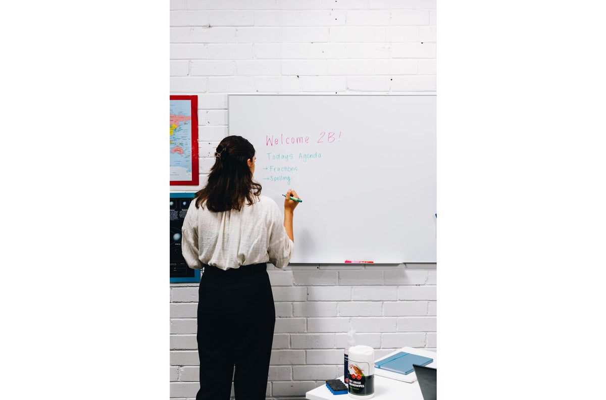 Quartet Slimline Magnetic Whiteboard Porcelain Mobile 1200 x 900mm - view 5