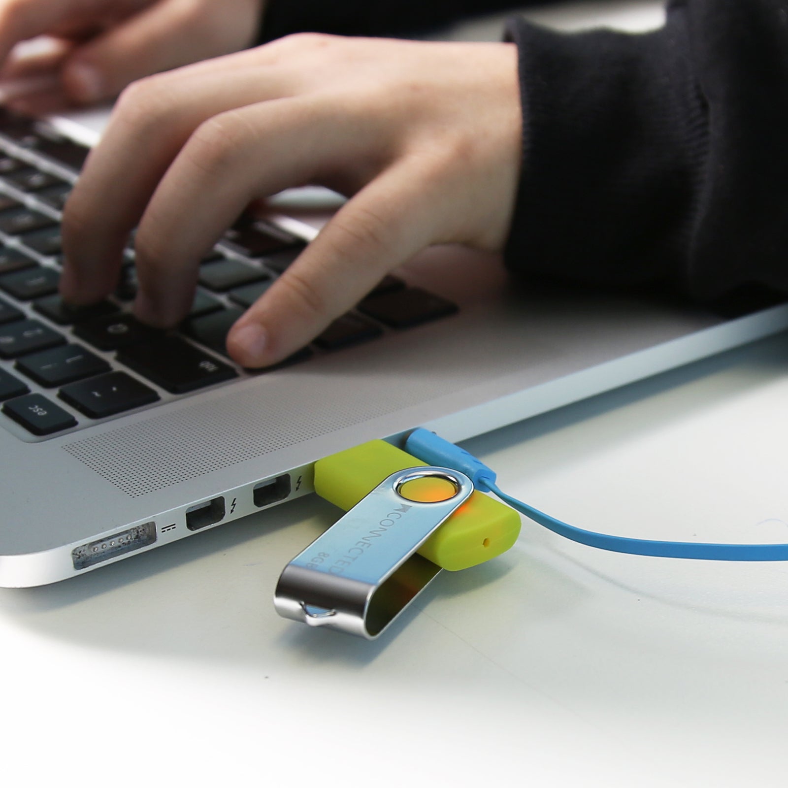 MConnected Stick - USB Flash Drive: 16GB